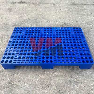 Pallet nhựa lót sàn